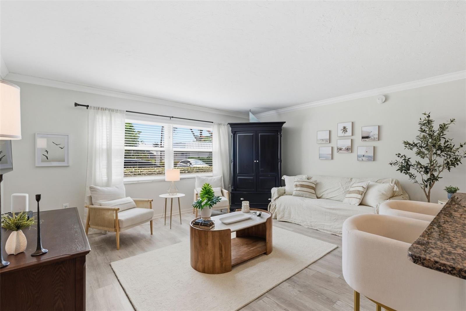 5800 HOLLYWOOD BLVD #214