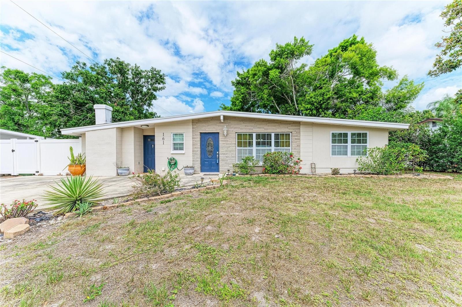 161 SUNTAN AVE
