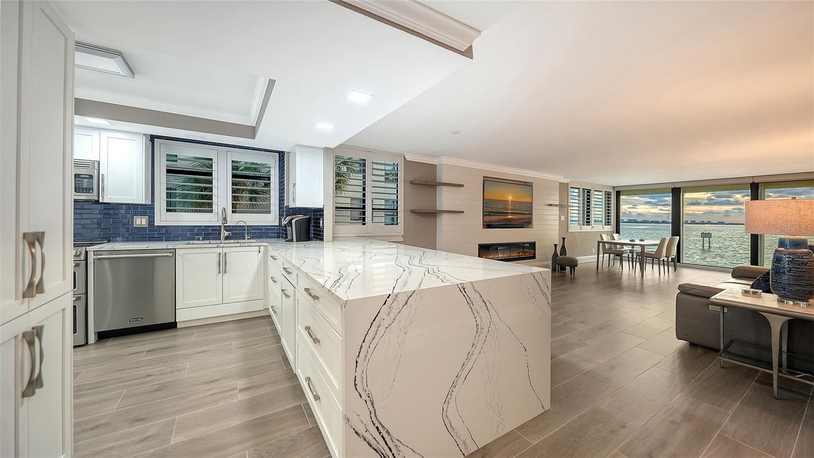 101 SUNSET DR #103