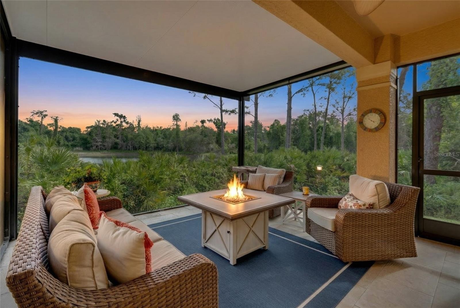 8204 VILLA GRANDE CT