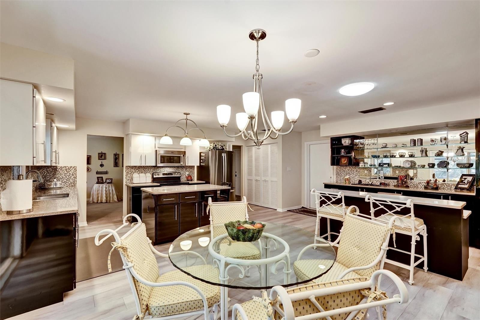 6120 WILSHIRE CIR #6