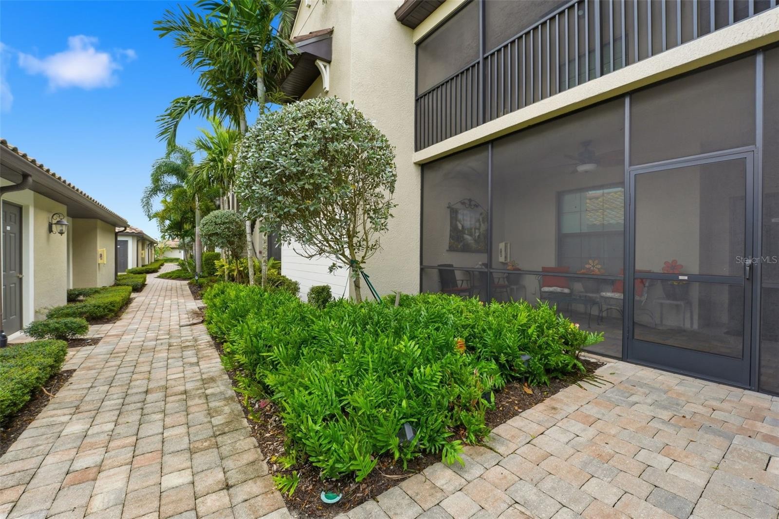 5664 PALMER CIR #106