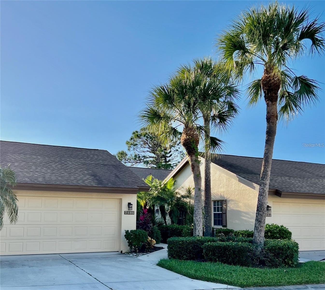 7186 LAKESIDE DR