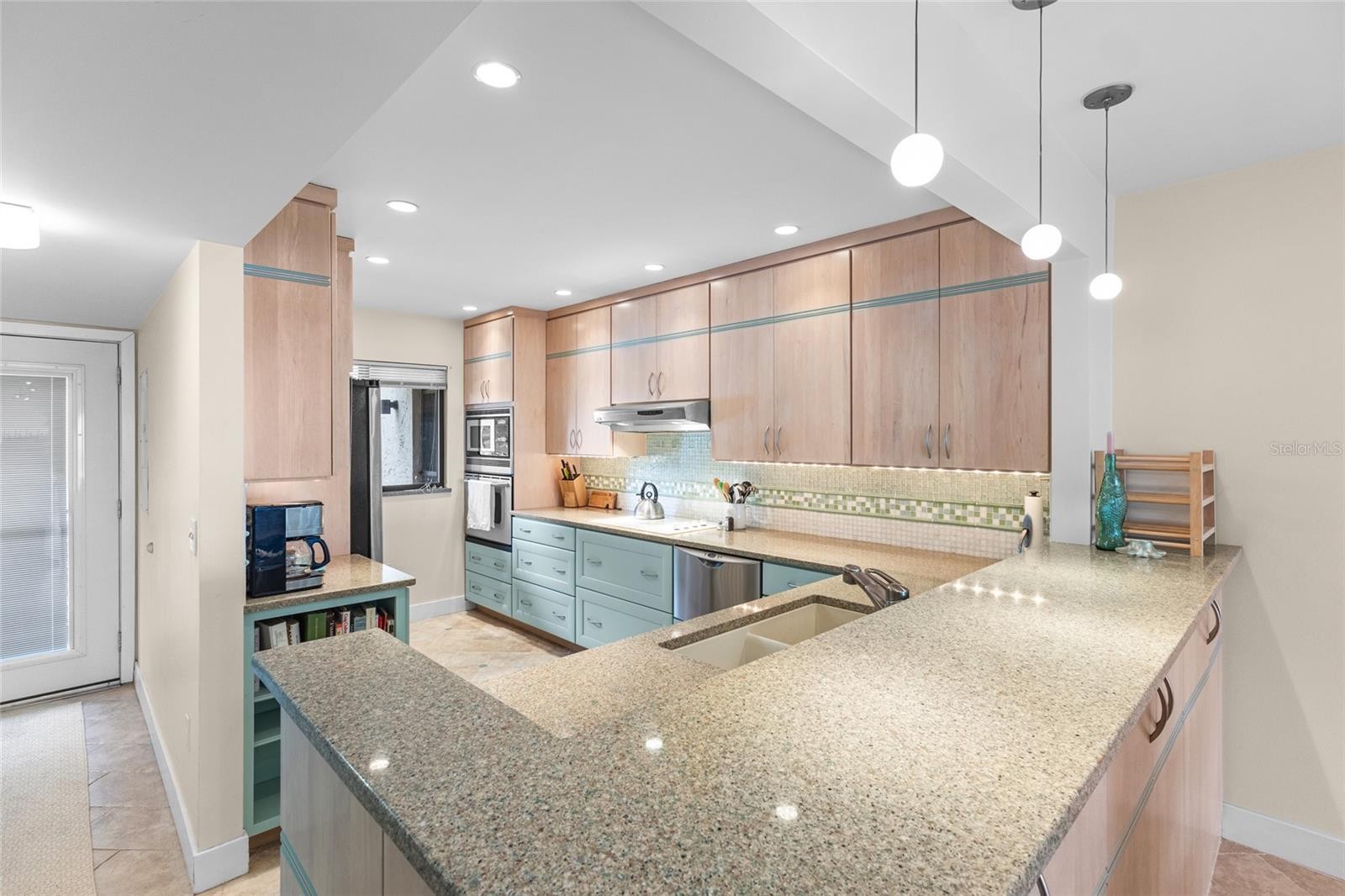 1515 PELICAN POINT DR #284