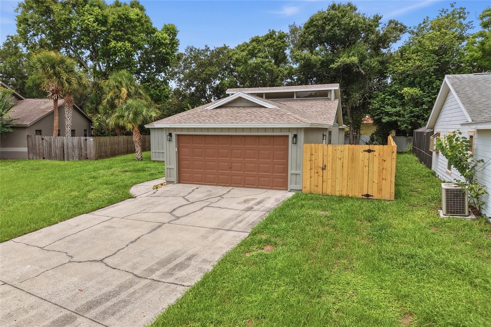 8232 COUNTRY OAKS CT