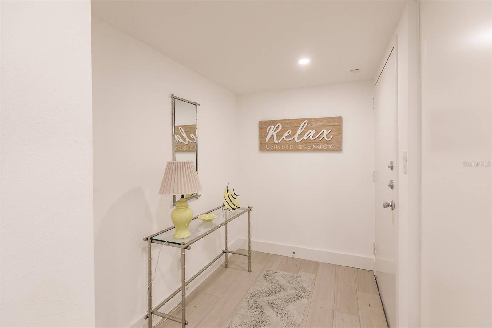 1055 W PEPPERTREE DR #207AA