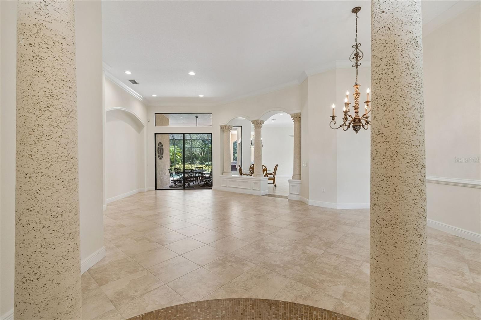 7222 LAKE FOREST GLN