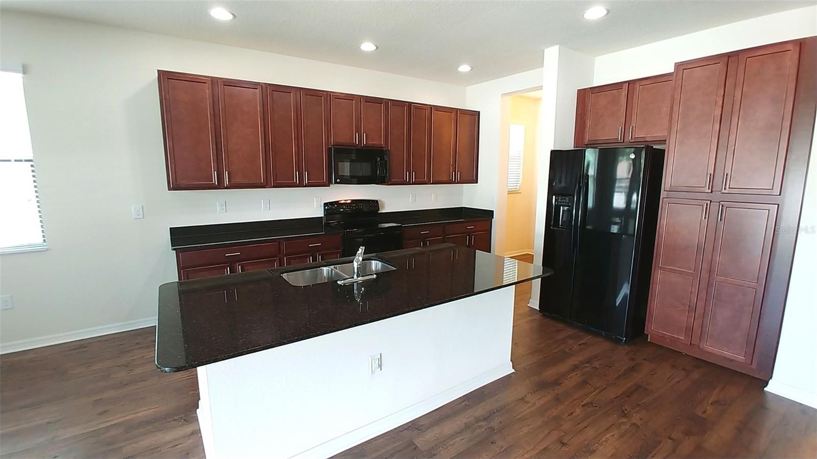 7013 ISLAND QUEEN CT
