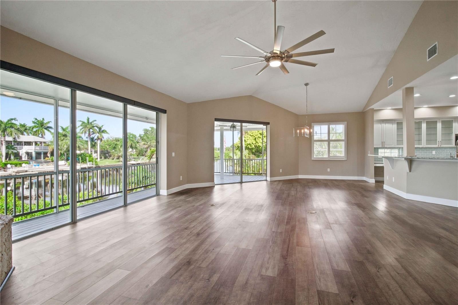 5544 DINAH LN