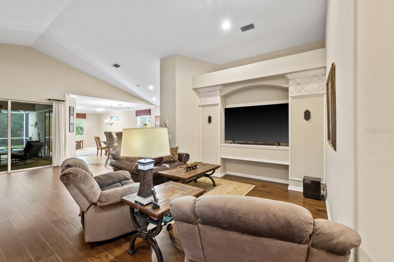 12124 MAPLE RIDGE DR