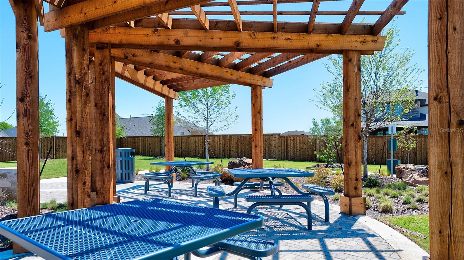 3606 THOROUGHBRED CT
