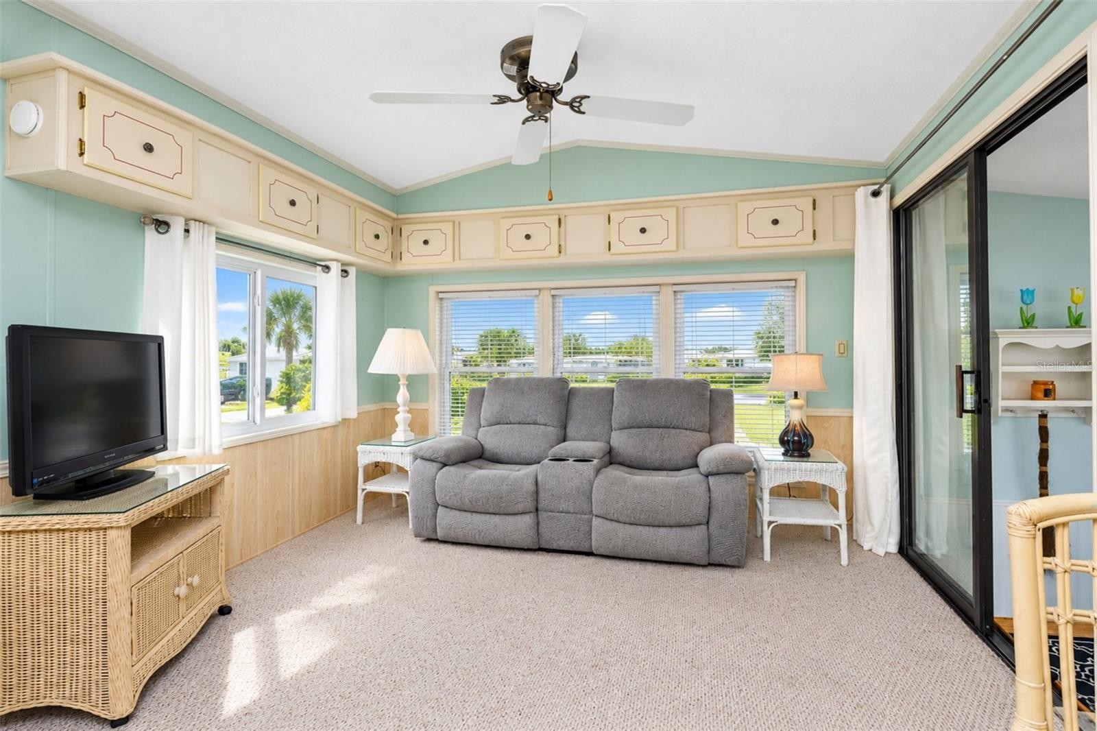 39 CROWN POINT DR