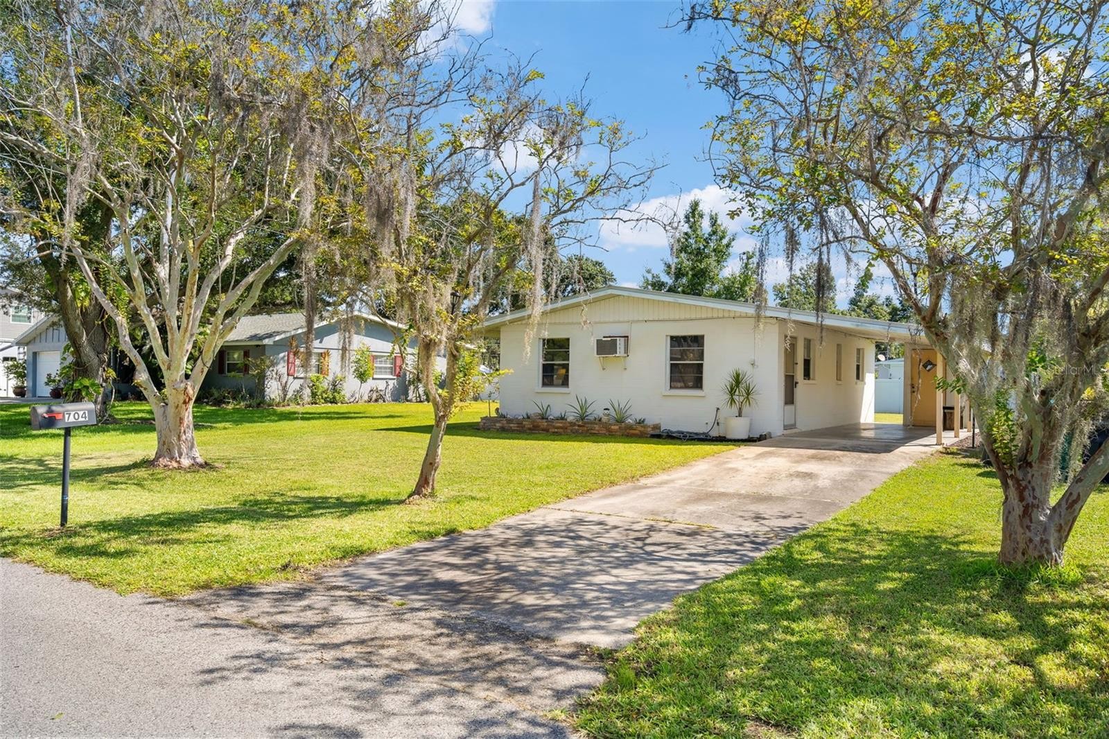 704 19TH AVE W
