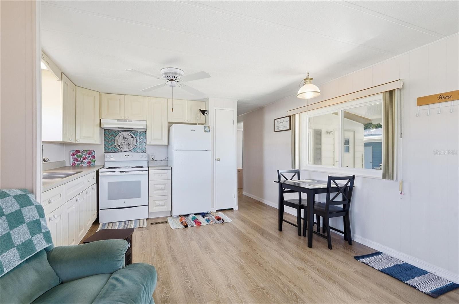 1532 47TH AVENUE DR E