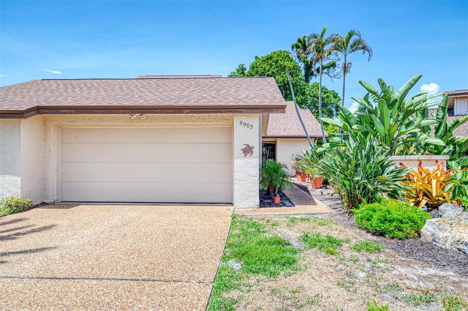 5903 LA VISTA LN