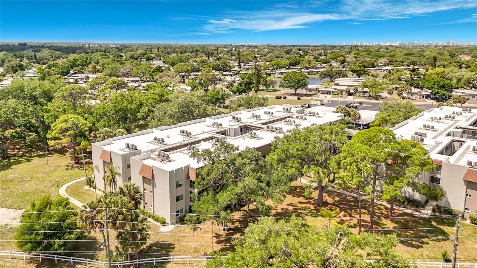 1310 GLEN OAKS DR E #183E