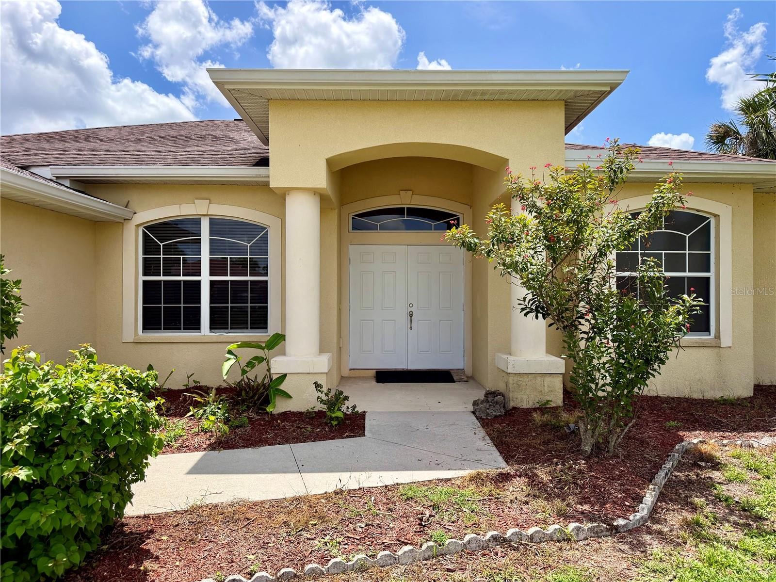 1204 S SAN MATEO DR