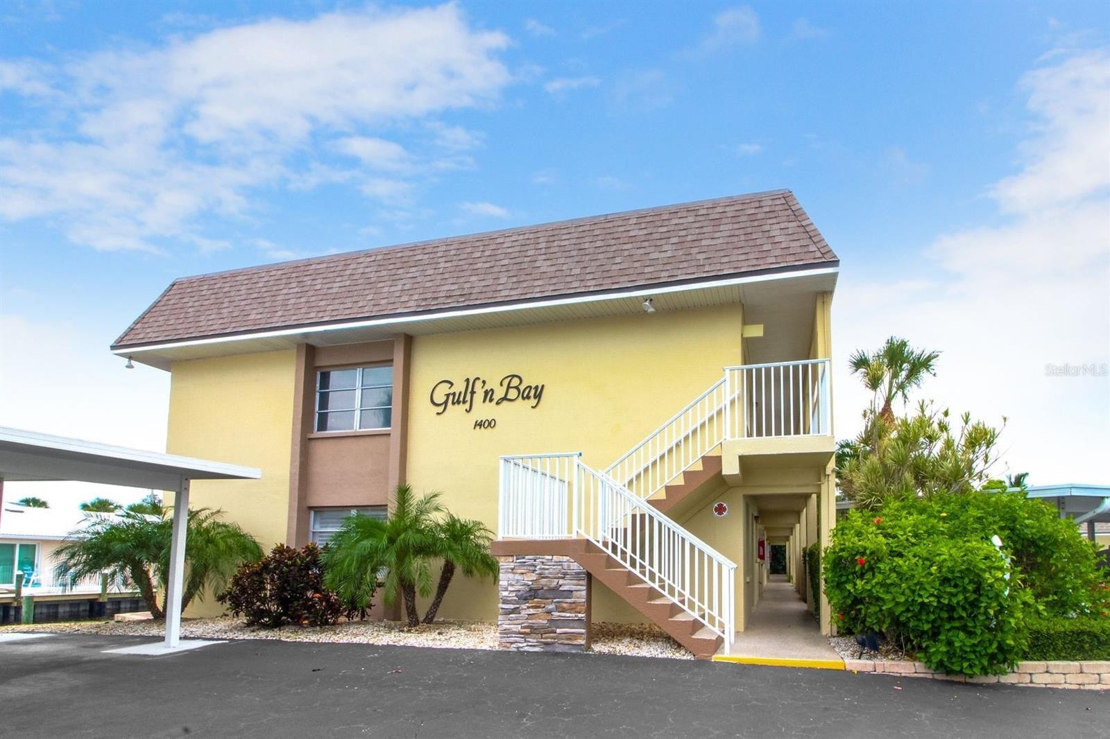 1400 TARPON CENTER DR #206