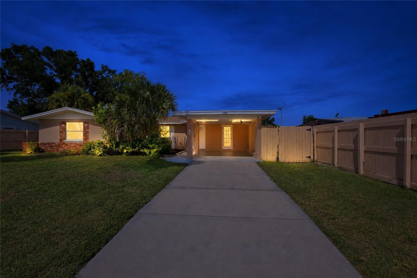 1509 BANYAN DR
