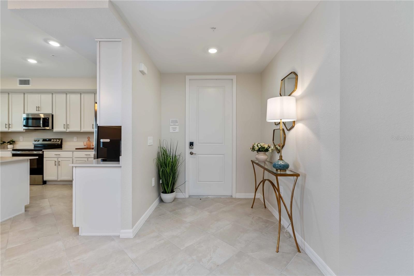 5608 SUMMIT POINTE CIR #101