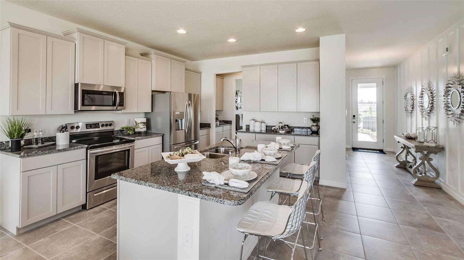 5506 SILVER MOONLIGHT DR