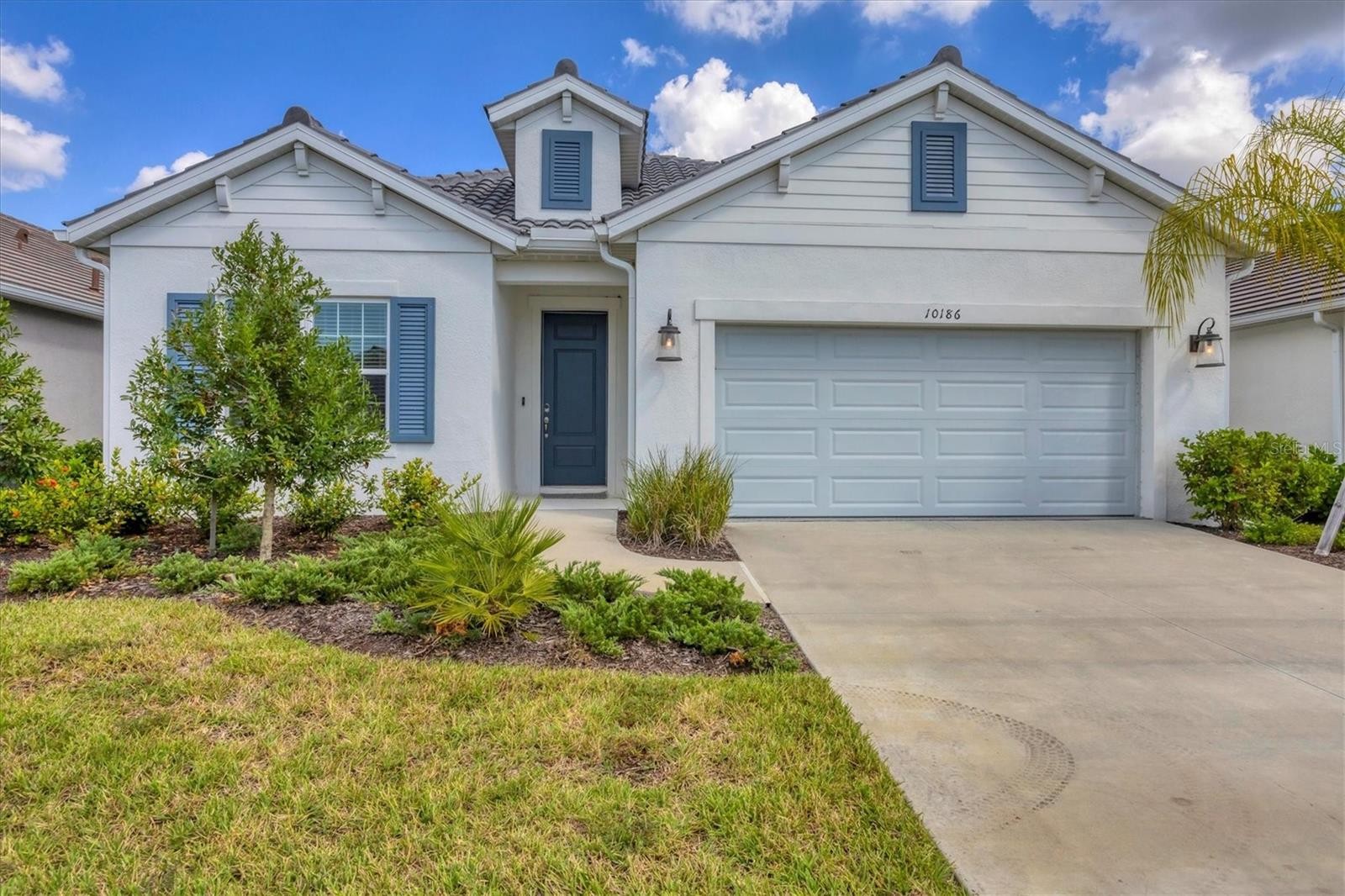 10186 CRYSTAL ISLE CIR