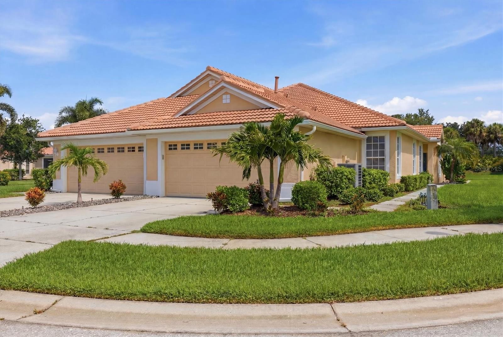5613 HIDDEN OAK CT