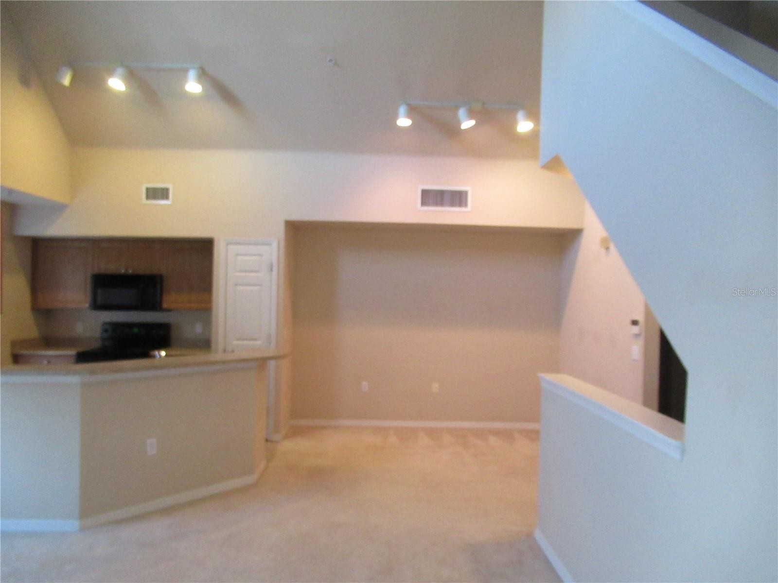 5601 ROSEHILL RD #203