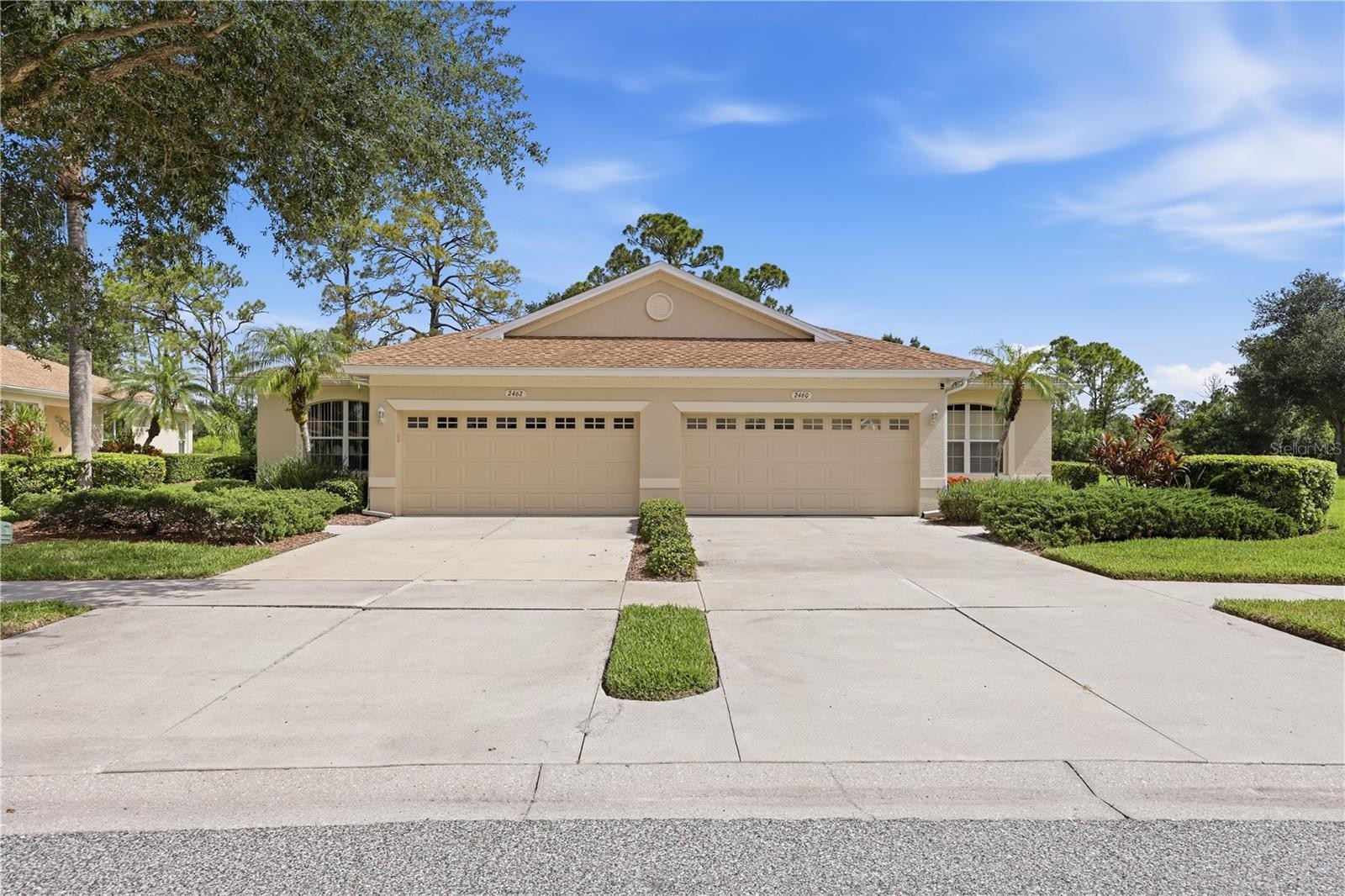 2462 MAGNOLIA CIR