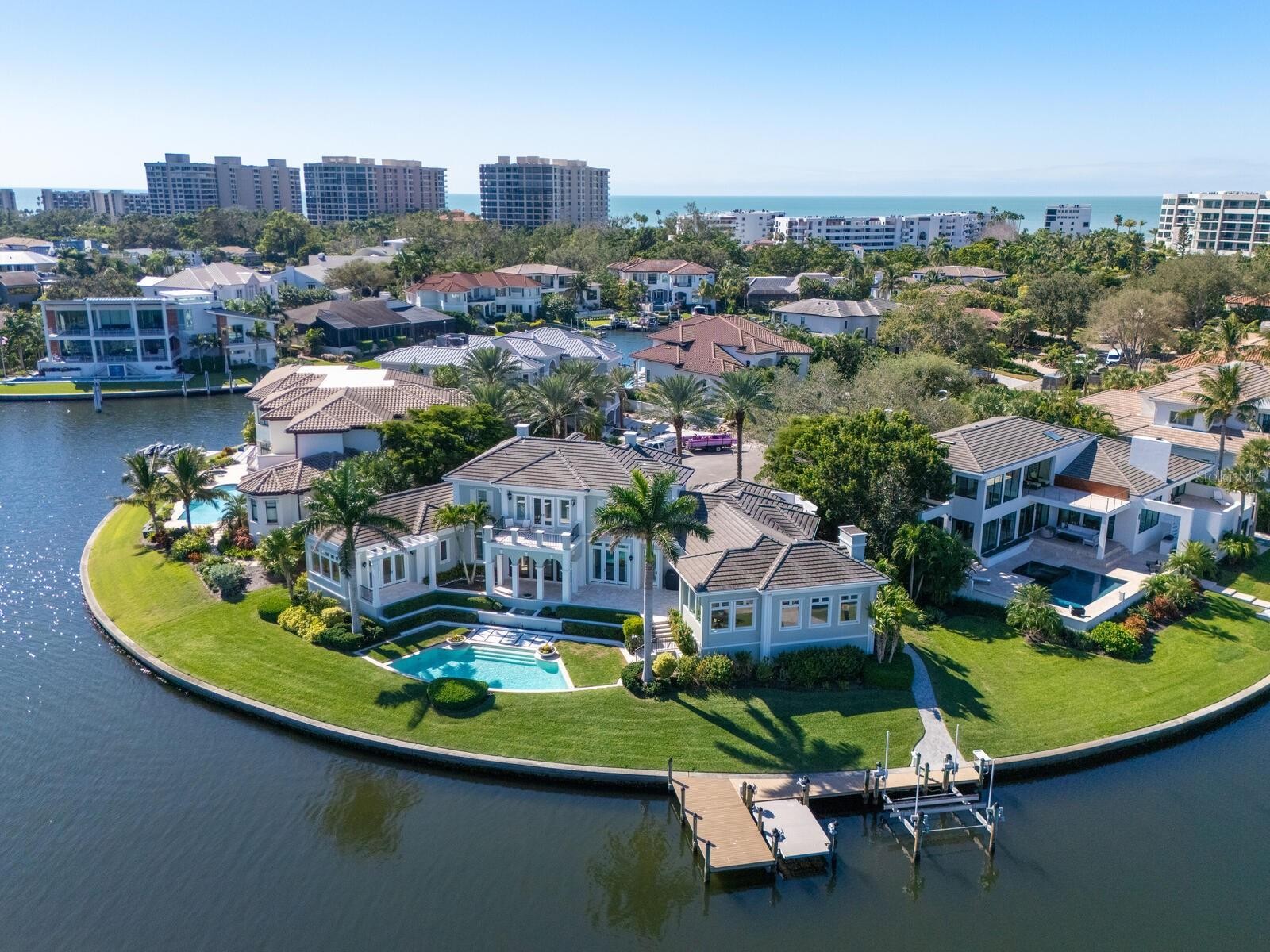 560 HARBOR POINT RD