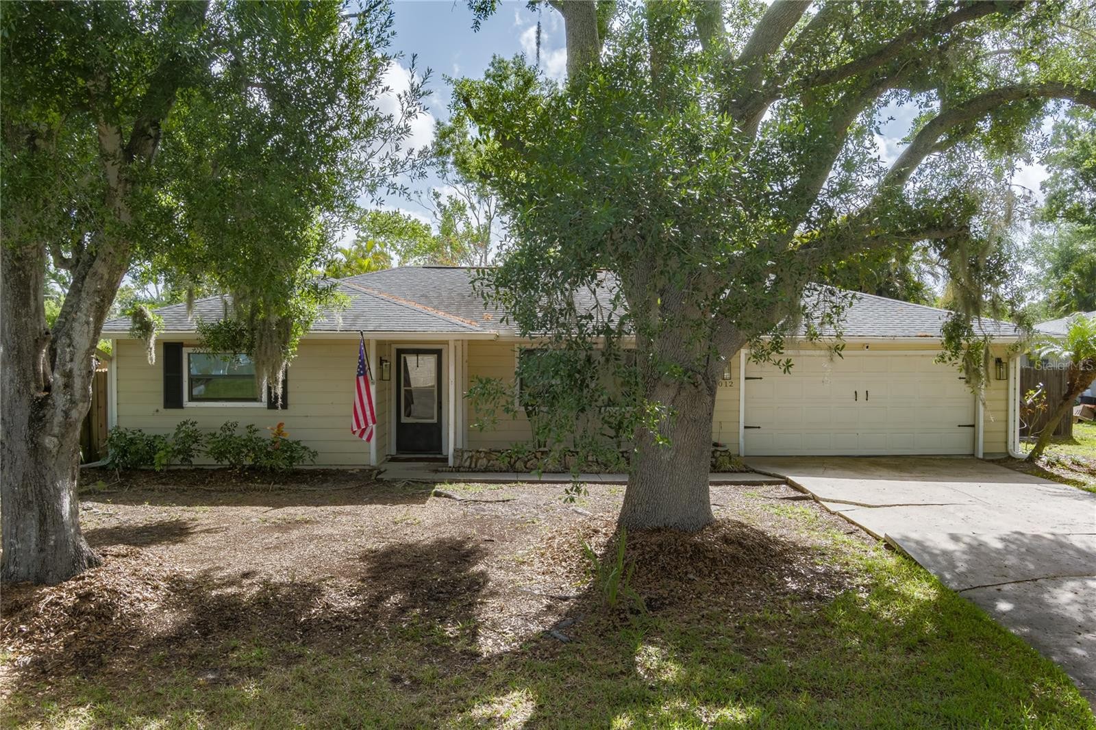 5012 WOODLAWN CIR W