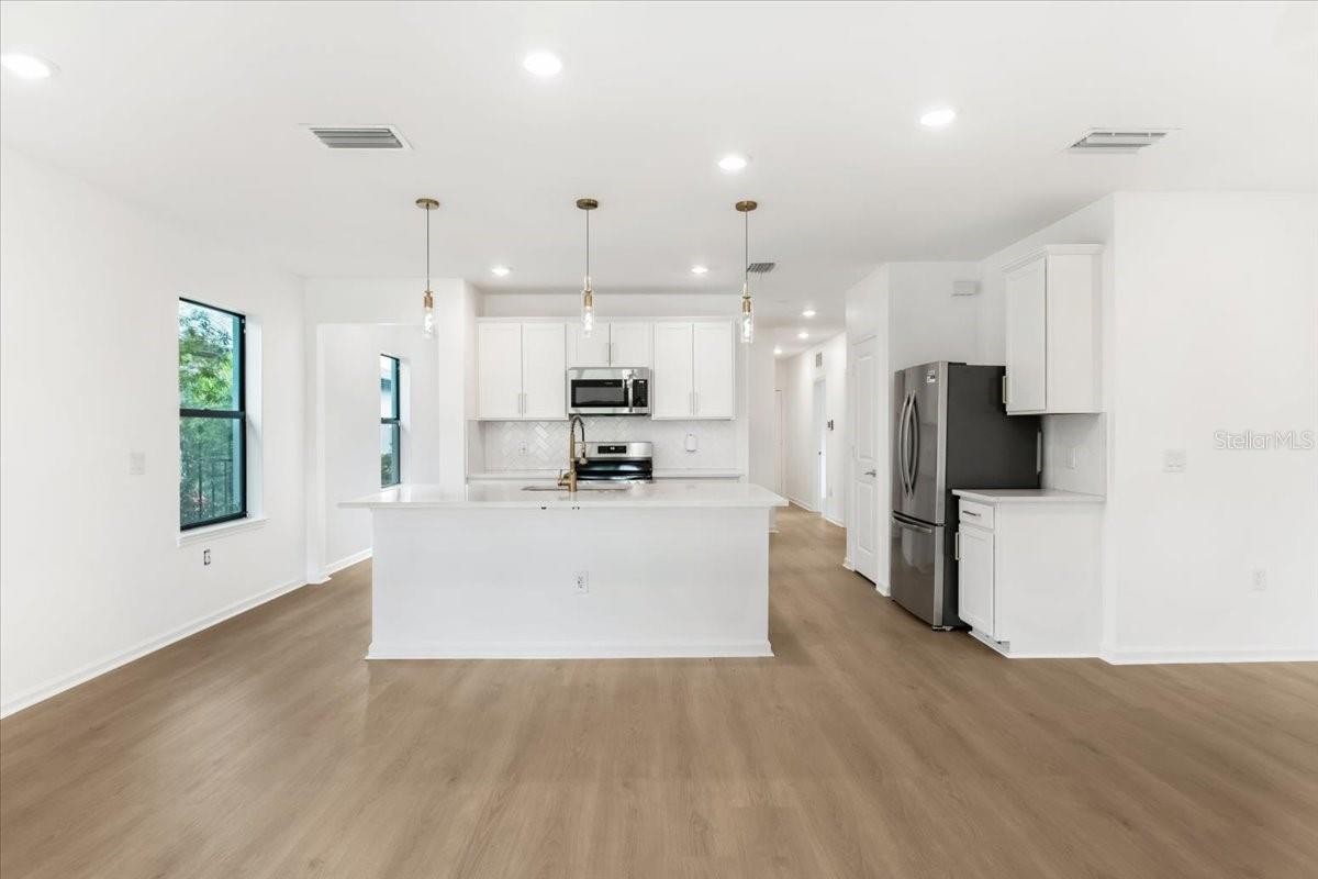 6559 SILVERSTAR DR