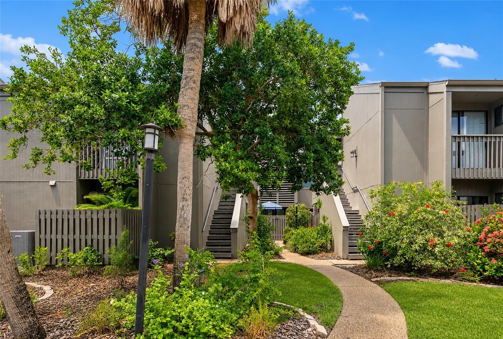 108 WOODLAND PL #108