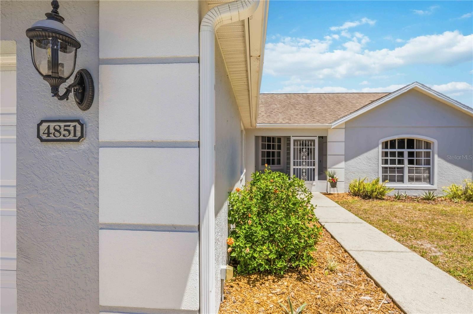 4851 HAMLETS GROVE DR