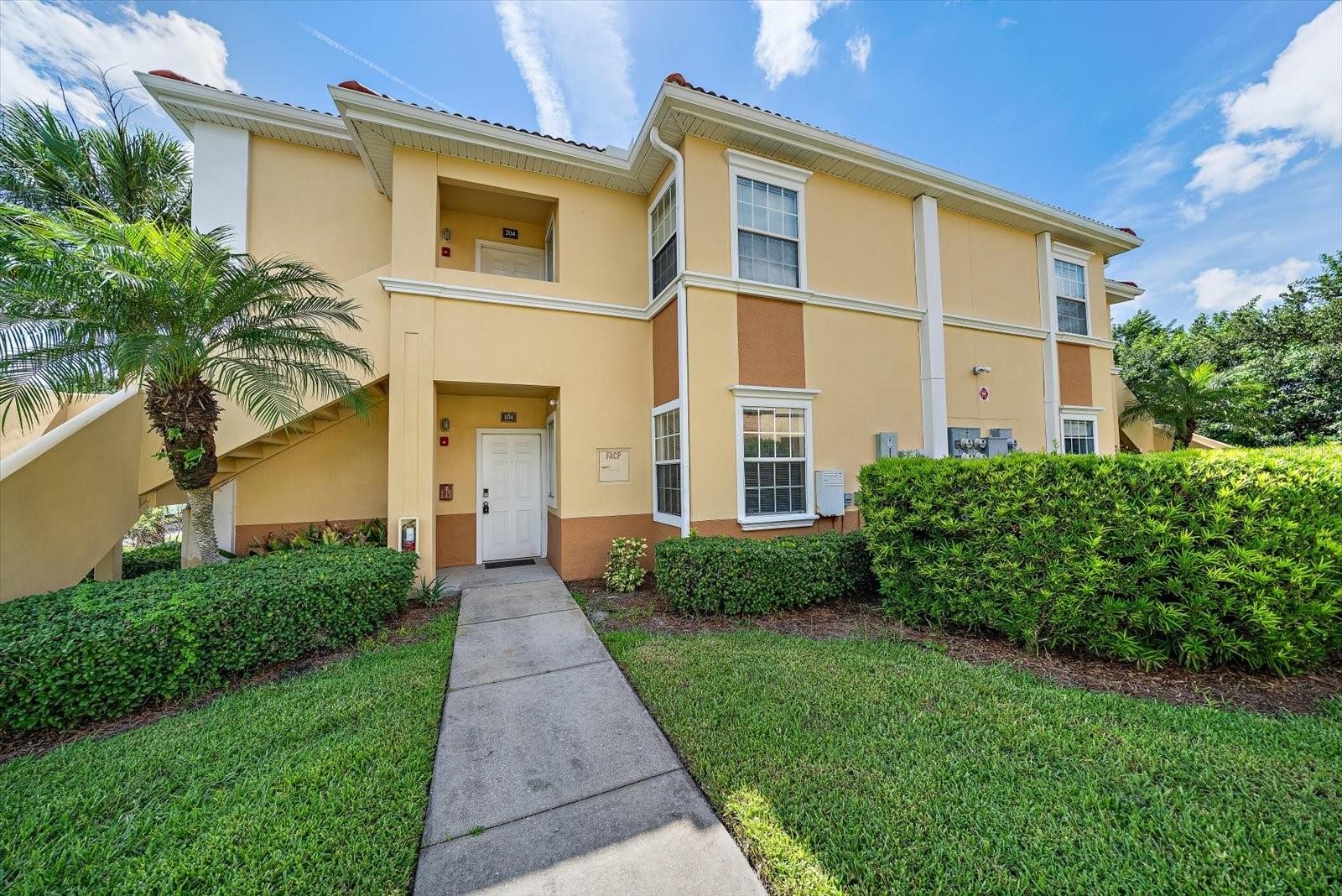 1010 VILLAGIO CIR #104