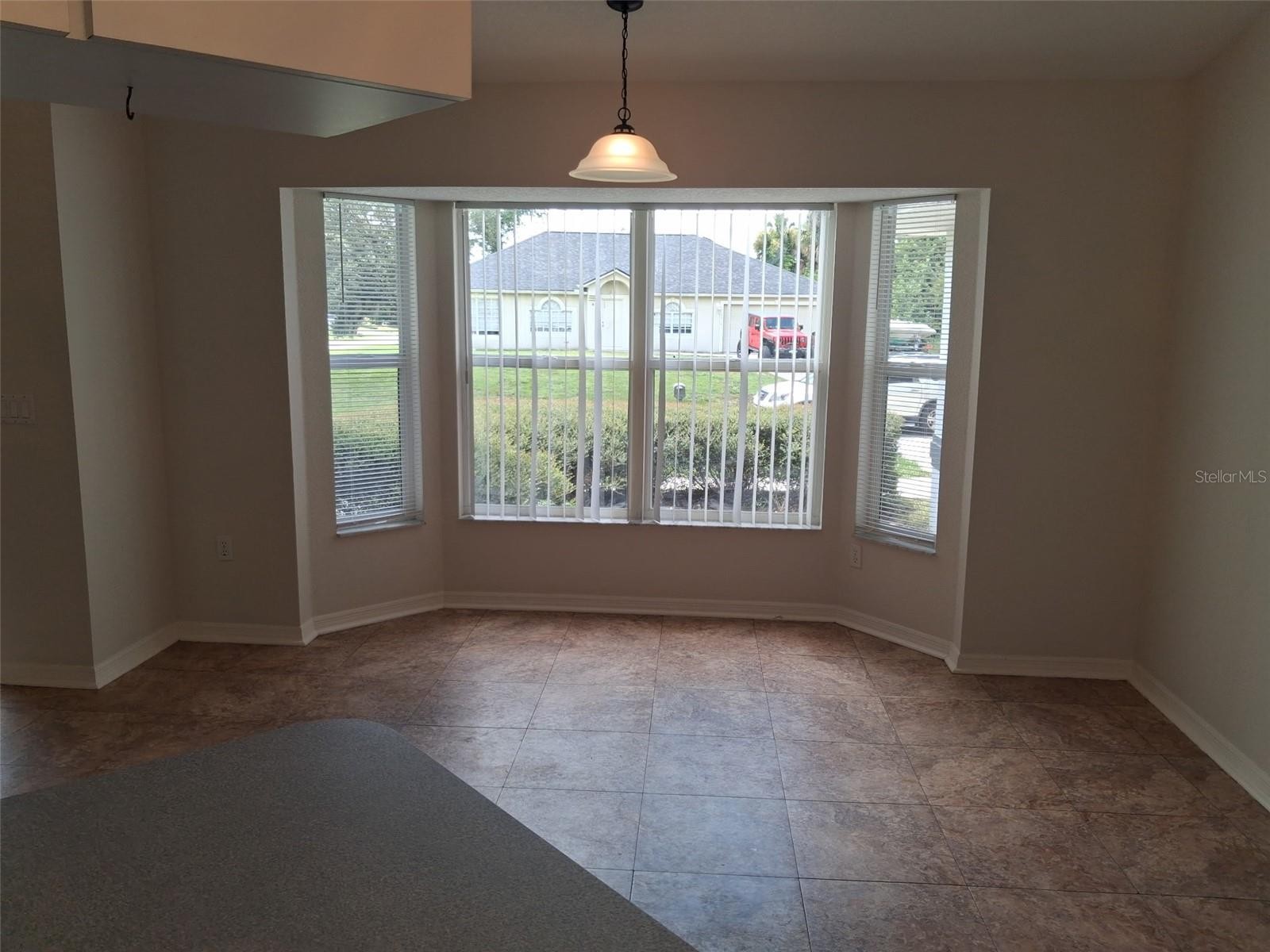 2420 DUMONT LN