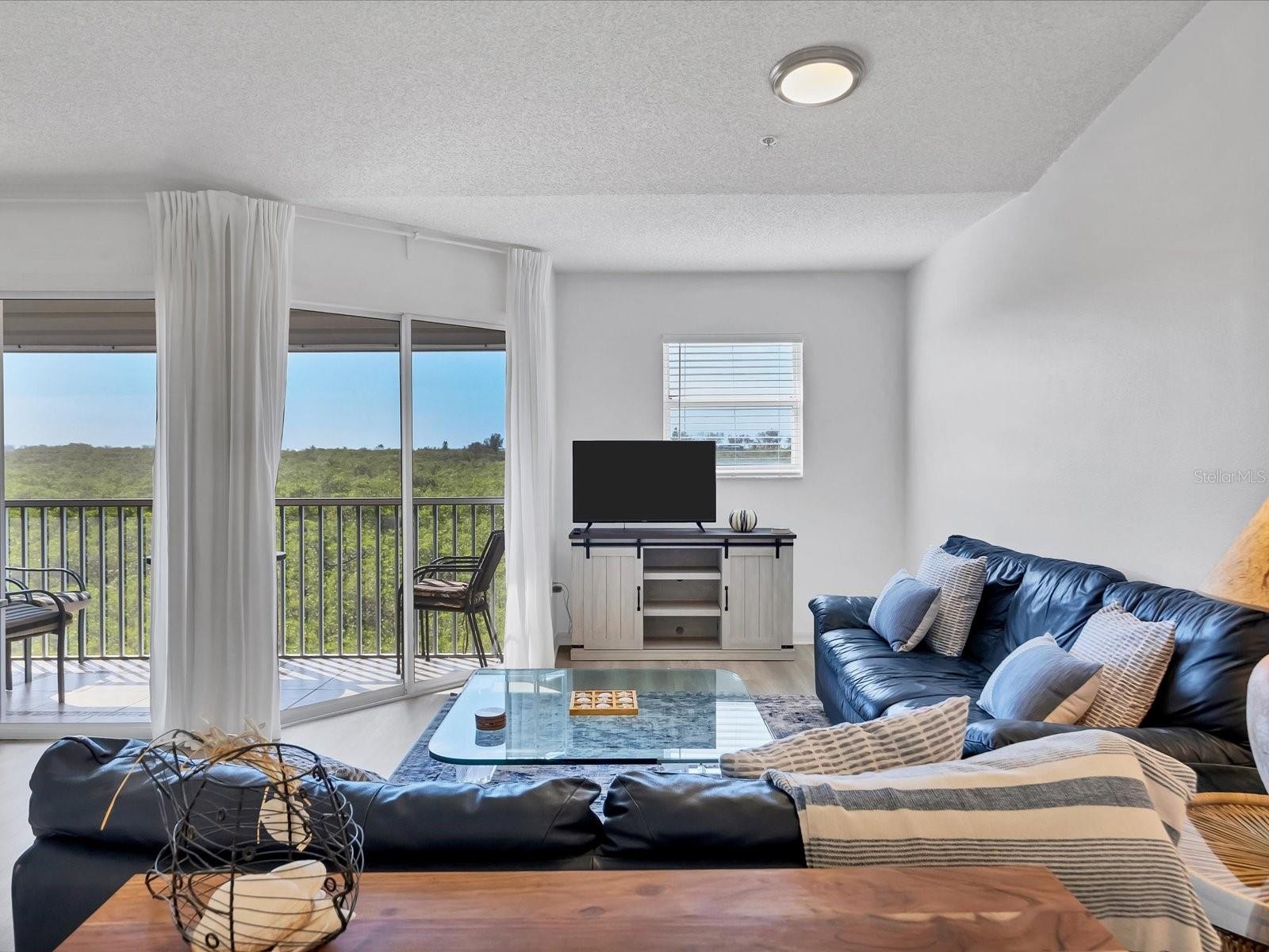 3607 E BAY DR #206
