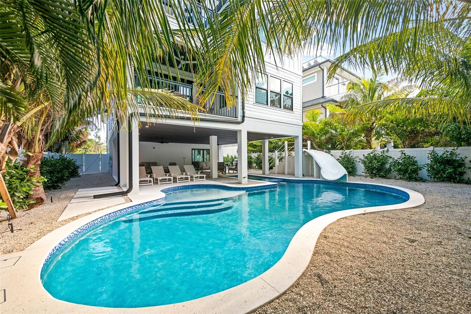 211 GRANT DR