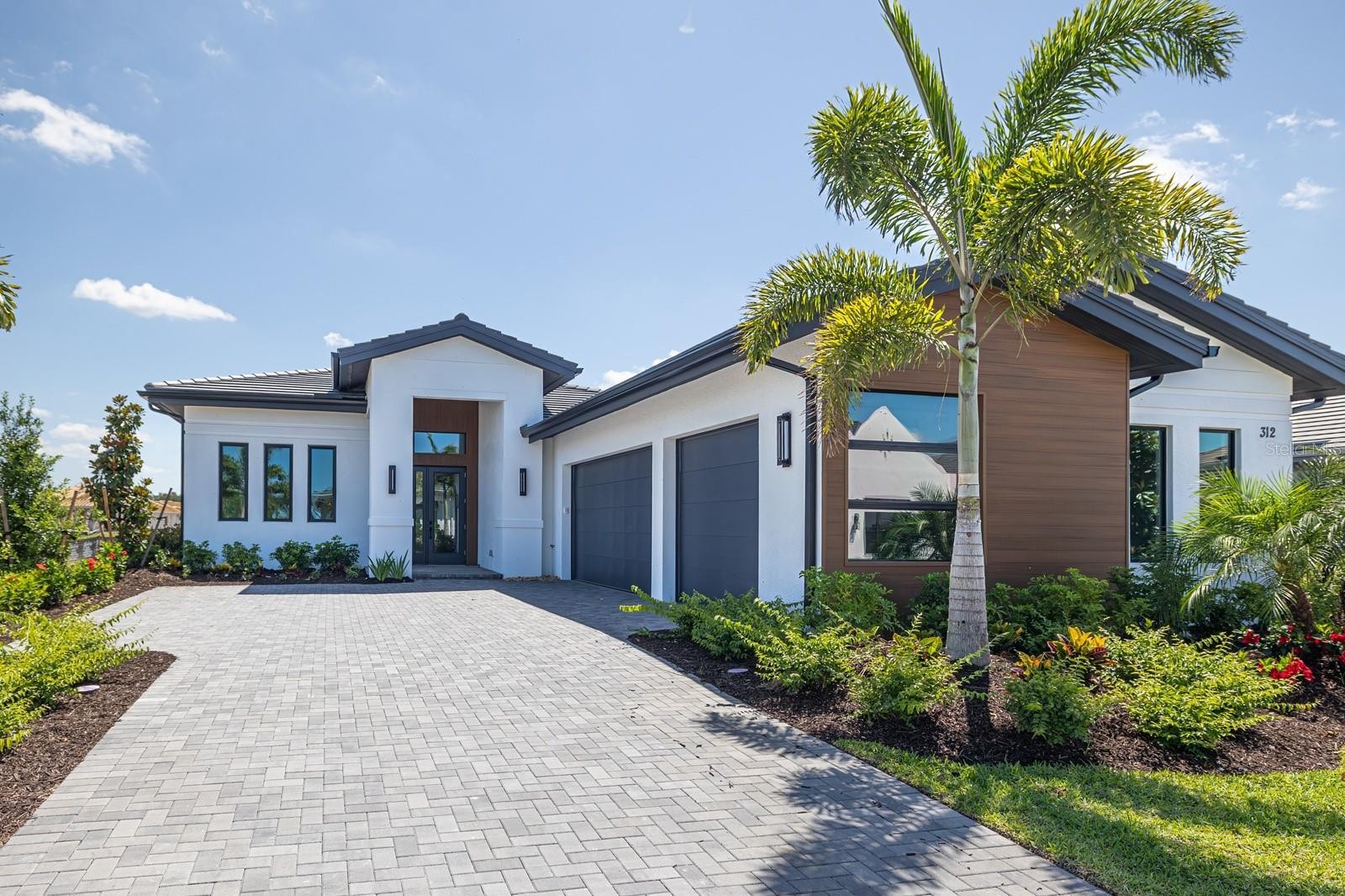 312 BLUE PEARL CT.