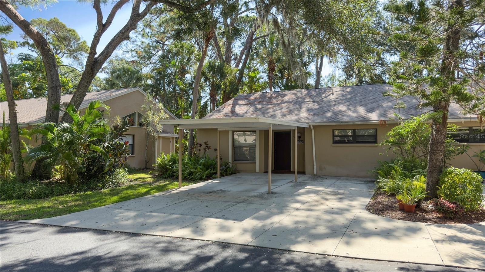 4857 VILLAGE GARDENS DR #183