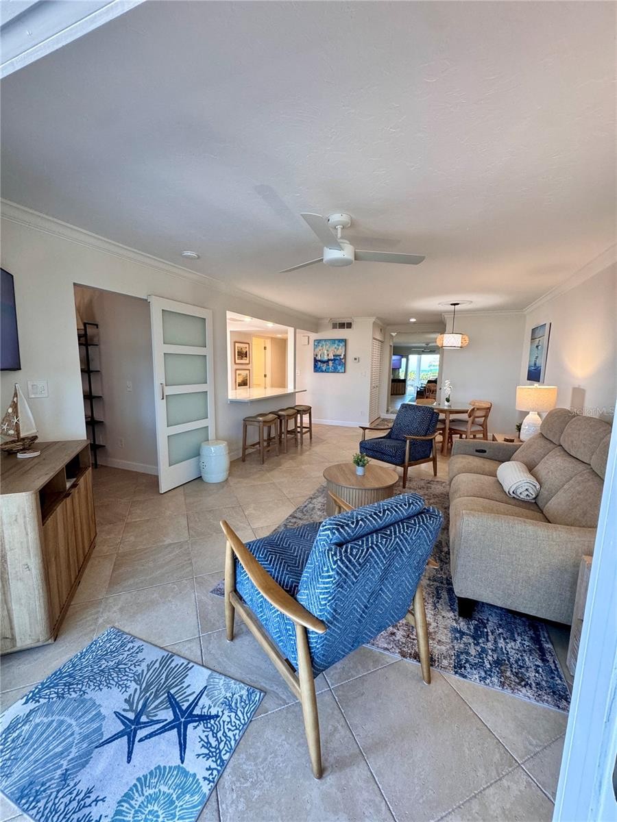 1011 W PEPPERTREE DR #114