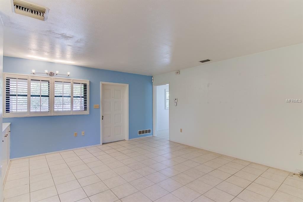 2626 JEFFERSON CIR