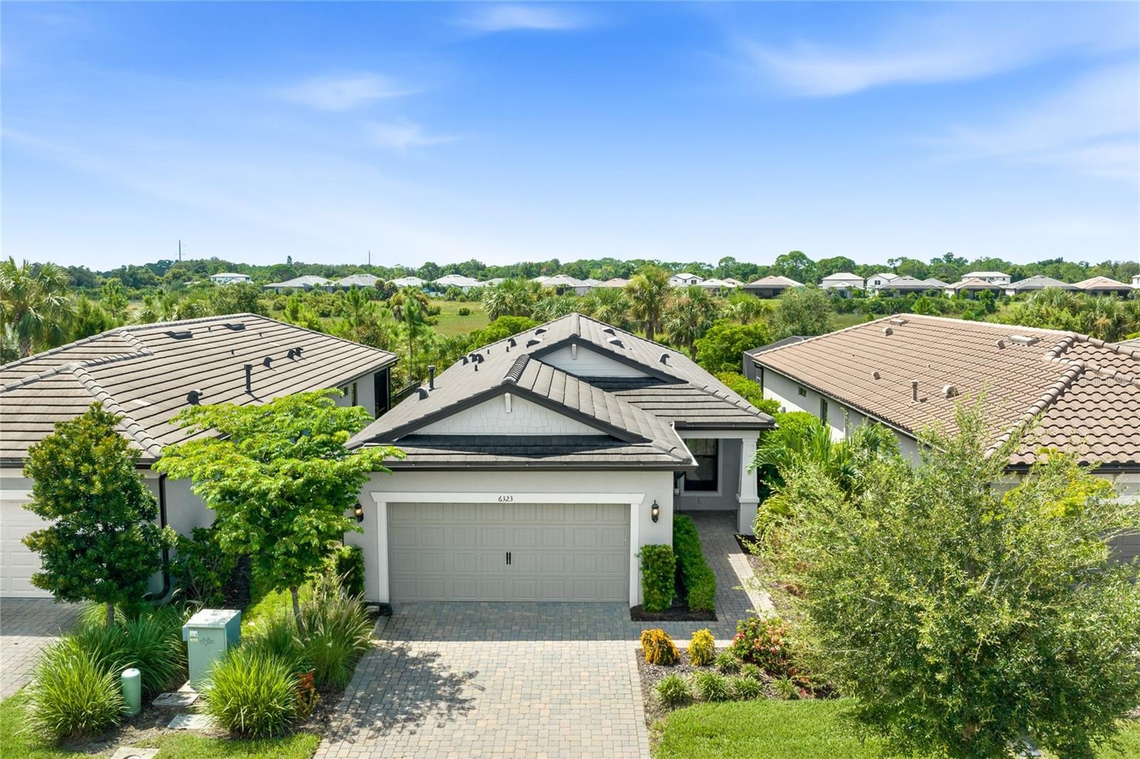 6323 CRESTED EAGLE LN