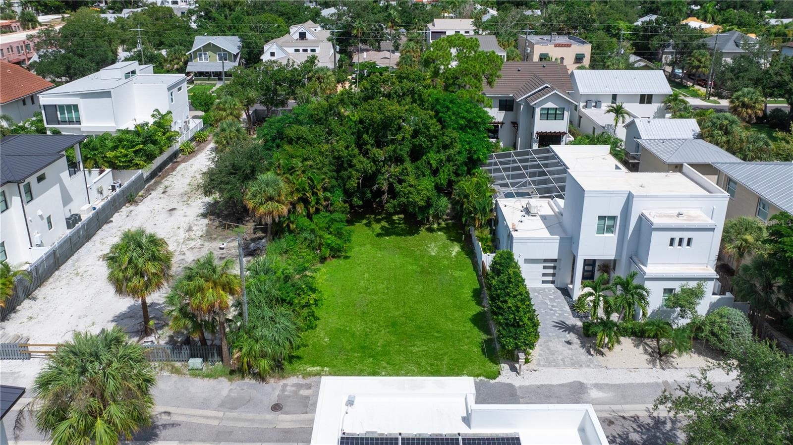 1677 DEVONSHIRE LN