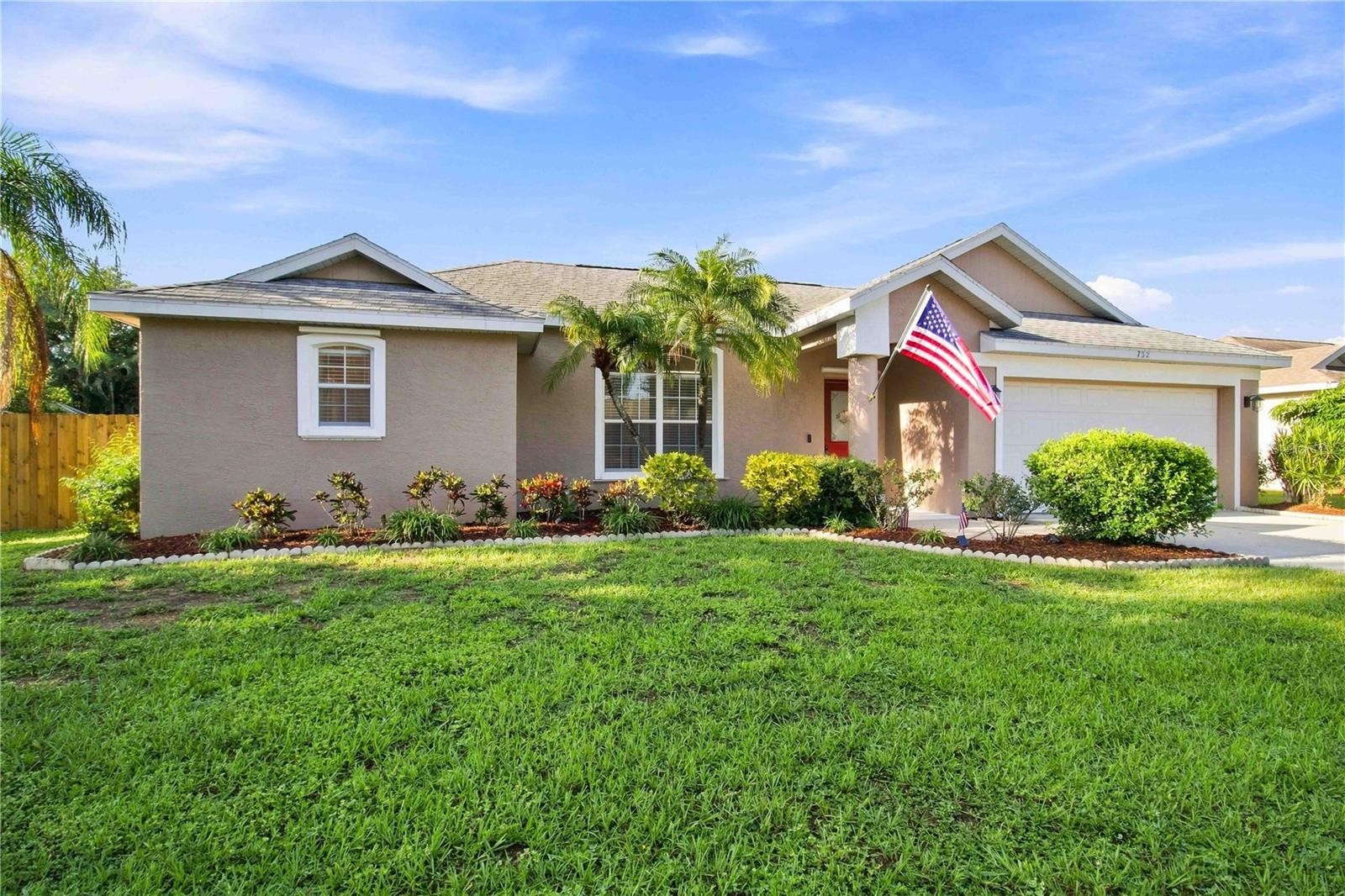 732 PLUM TREE LN