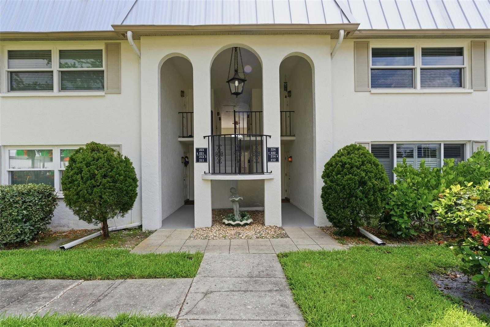 5800 HOLLYWOOD BLVD #214