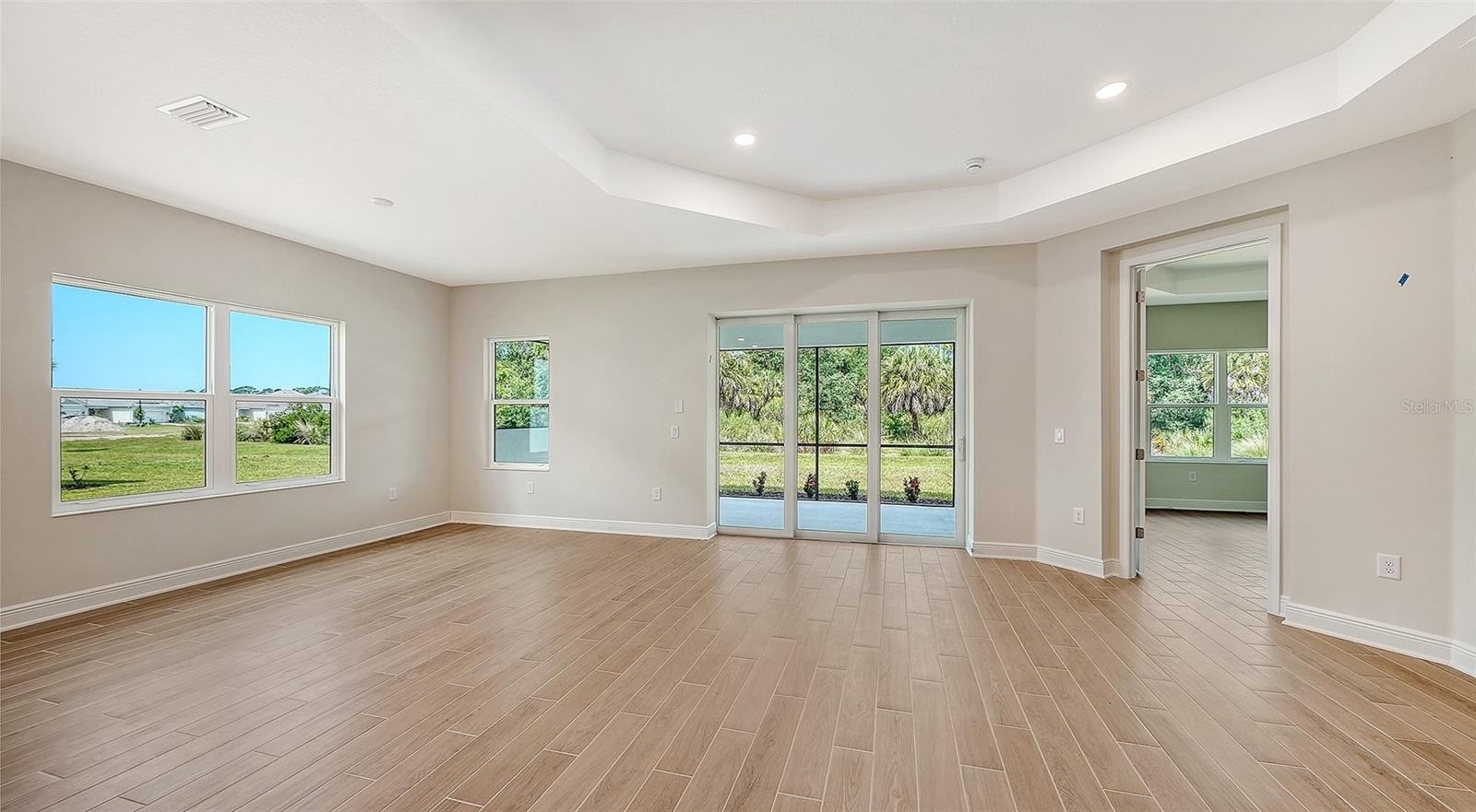 9940 CRYSTAL ISLES CIR