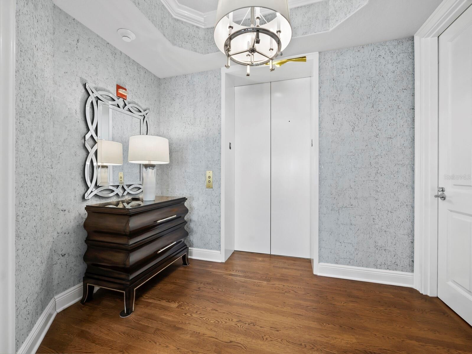 35 WATERGATE DR #1403