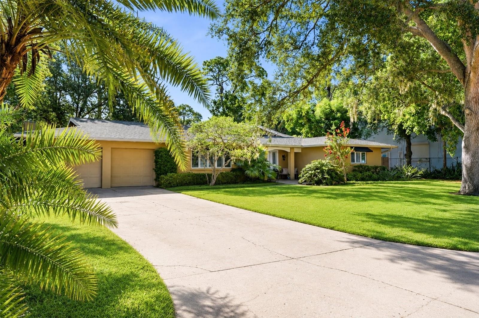 1041 CITRUS AVE