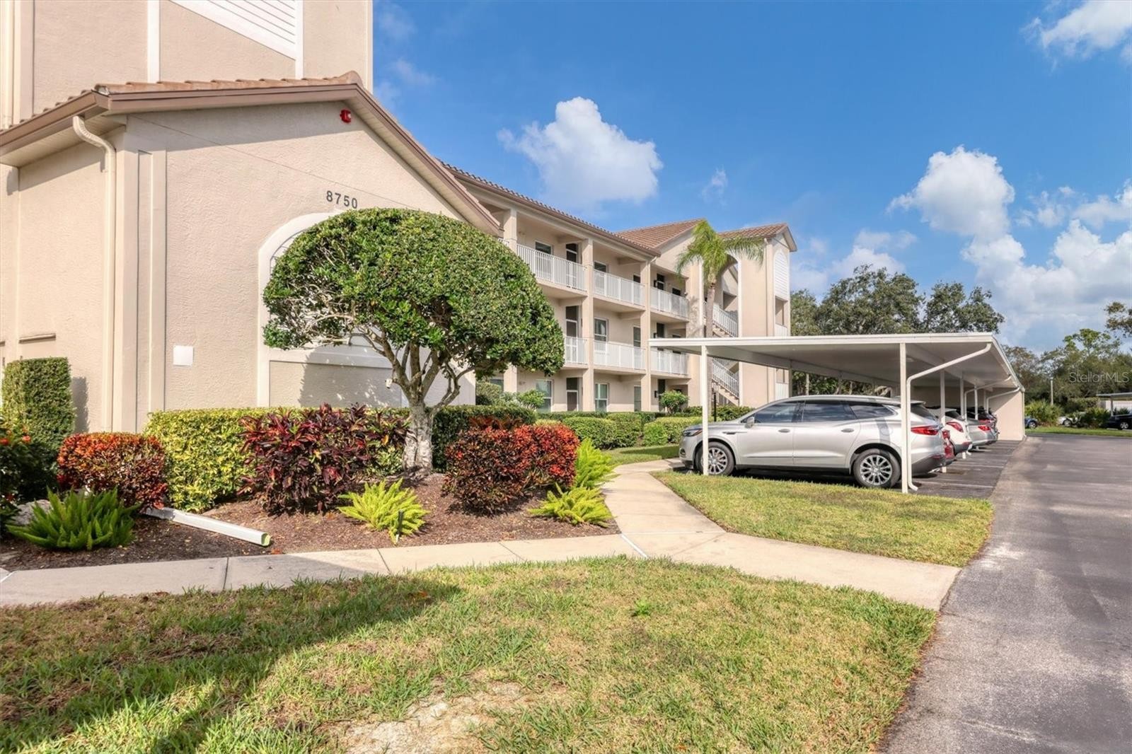 8750 OLDE HICKORY AVE #9209